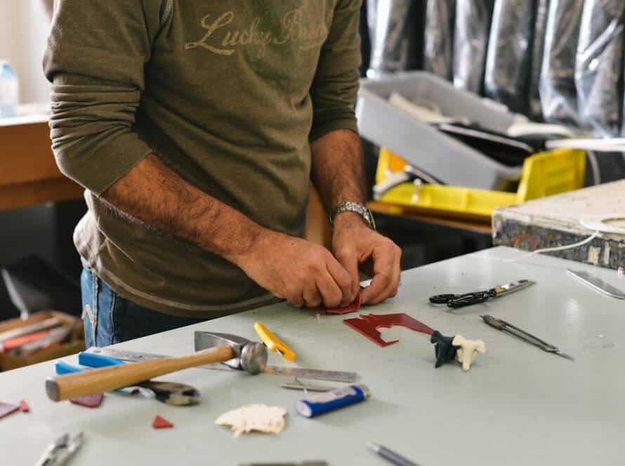 Atelier artisanal de réparation de meubles à Machelen